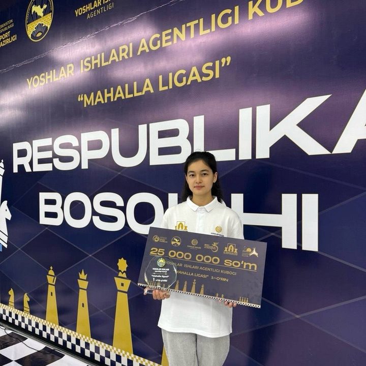 Mokhinur with the winner's cheque, Mahalla Ligasi republic final